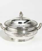 Луи Куанье. Silver vegetable bowl with laurel wreaths and floral knob