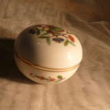 Meissen Deckeldose Usine de porcelaine Meissen Porcelaine Romantisme Allemagne 1960 - photo 1