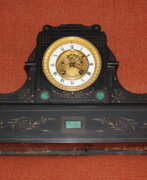 Montres et Bijoux. Часы каминные в корпусе из мрамора