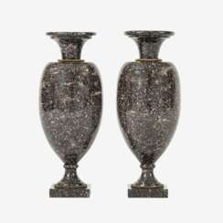 Paar Gustavianischer Blyberg Porphyr-Vasen.