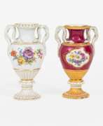 Изделия из фарфора. Ernst August Leuteritz (Meissen 1818 - ebd. 1893). Two Small Snake Handle Vases.