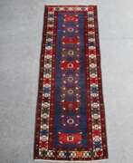 Carpets & Textiles. Bachtiari - Persien, Wolle, dunkelblaugrundiges Innenfeld, g…