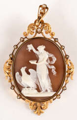 CAMEO BROOCH OR LOCKET SHOWING HEBE, THE EAGLE OF ZEUS SOAKING WITH NECTAR