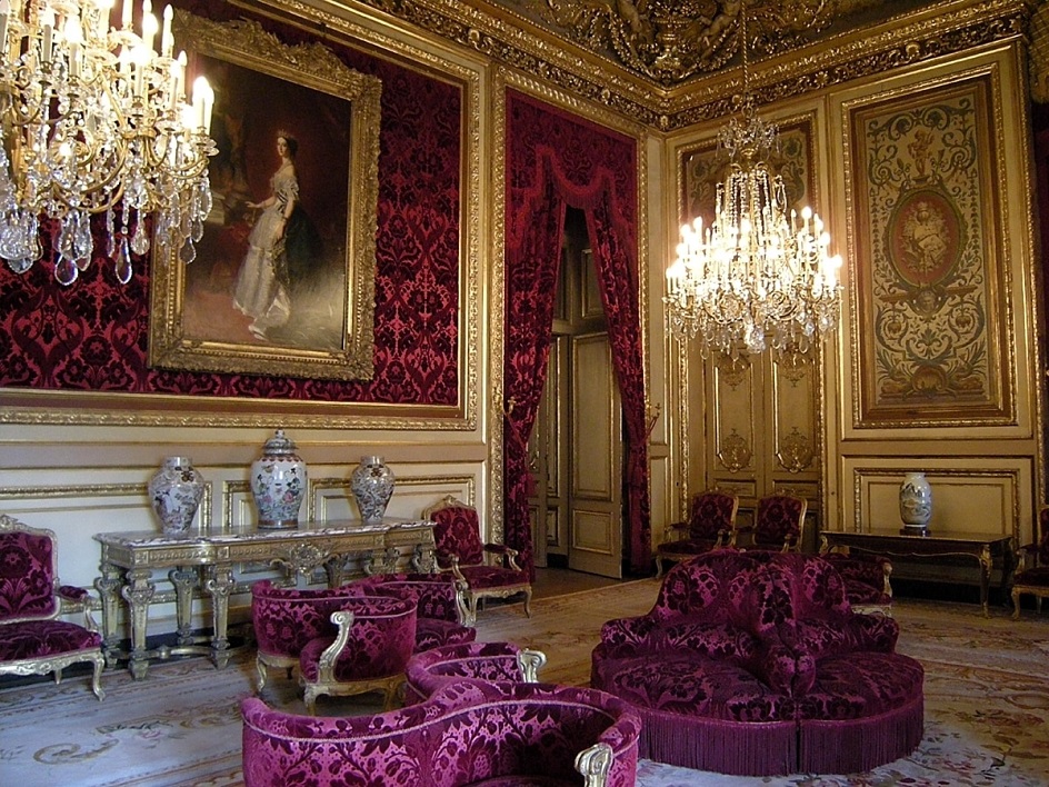 Ампир. Интерьер дворцового зала для гостей в стиле ампир
