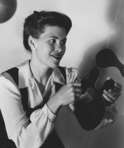 Ray Eames (1912 - 1988) - photo 1