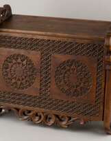 Старинная резная полка в Русском стиле