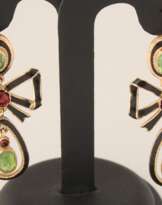 Boucles d&39;oreilles en or avec émail  Boucles d&39;oreilles en or avec émail