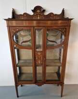 Vitrine Art Nouveau exquise  Vitrine Art Nouveau exquise