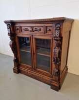 Armoire-vitrine de style Renaissance  Armoire-vitrine de style Renaissance
