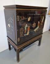 Oriental style cabinet Oriental style cabinet