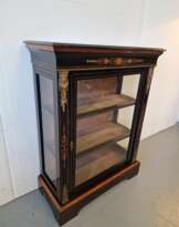 Антикварная витрина  Антикварная витрина