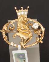 Gold brooch with 6 natural diamonds