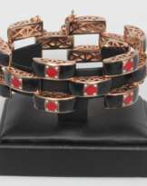 Золотой браслет с двухцветной эмалью и бриллиантами 