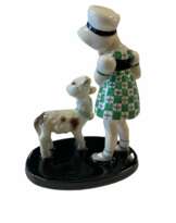 Goldscheider - Claire Weiss - Figurine de jeune fille debout avec chapeau et agneau - Faïence 