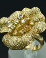 Gold ring in the shape of a flower with diamonds Gold ring in the shape of a flower with diamonds