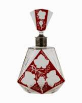 Carafe à liqueur en verre feuillete avec argent, firme Khlebnikov. Carafe à liqueur en verre feuillete avec argent, firme Khlebnikov.