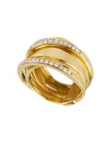 Золотое кольцо с бриллиантами. Золотое кольцо с бриллиантами.