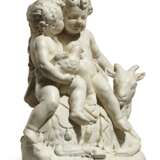 A FRENCH WHITE MARBLE FIGURAL GROUP OF TWO CHERUBS - фото 3
