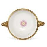 A LOUIS XV ORMOLU-MOUNTED CHINESE PAINTED ENAMEL POTPOURRI BOWL AND COVER - photo 7