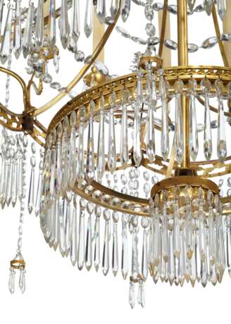 A PAIR OF NORTH EUROPEAN GILT-METAL AND CUT-GLASS EIGHTEEN-LIGHT CHANDELIERS - фото 4