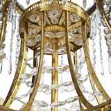 A PAIR OF NORTH EUROPEAN GILT-METAL AND CUT-GLASS EIGHTEEN-LIGHT CHANDELIERS - фото 5