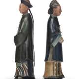A PAIR OF CHINESE EXPORT POLYCHROME-PAINTED CLAY NODDING FIGURES - фото 4