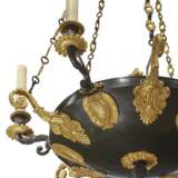 A RUSSIAN ORMOLU AND PATINATED BRONZE FIVE-LIGHT CHANDELIER - Foto 4