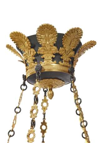 A RUSSIAN ORMOLU AND PATINATED BRONZE FIVE-LIGHT CHANDELIER - Foto 5