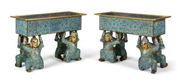 A PAIR OF LARGE CHINESE CLOISONNÉ ENAMEL CENSERS