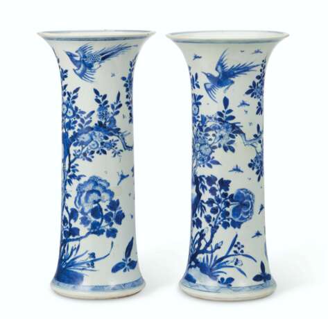 A PAIR OF CHINESE BLUE AND WHITE PORCELAIN VASES, MOUNTED AS LAMPS - photo 3