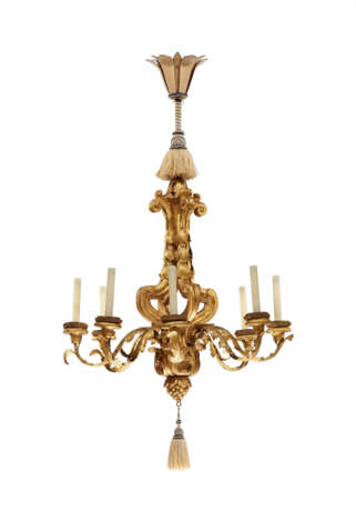 A PAIR OF ITALIAN GILTWOOD AND GILT-METAL EIGHT-LIGHT CHANDELIERS - Foto 3