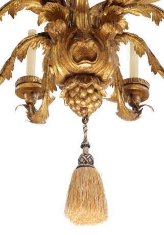 A PAIR OF ITALIAN GILTWOOD AND GILT-METAL EIGHT-LIGHT CHANDELIERS - фото 5