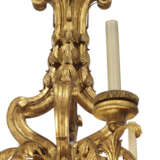 A PAIR OF ITALIAN GILTWOOD AND GILT-METAL EIGHT-LIGHT CHANDELIERS - Foto 6
