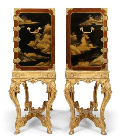A PAIR OF JAPANESE LACQUER CABINETS ON GILTWOOD STANDS - photo 8