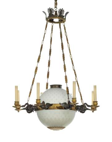 A FRENCH ORMOLU AND ETCHED GLASS EIGHT-LIGHT CHANDELIER - фото 1