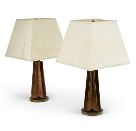 A PAIR OF CHROMIUM-PLATED BRASS TABLE LAMPS - Foto 2