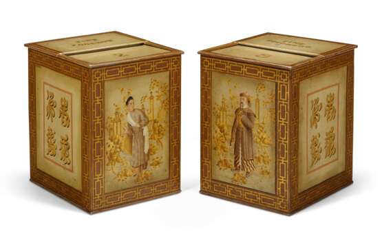 A PAIR OF ENGLISH TOLE-PEINTE TEA CANISTERS - photo 1