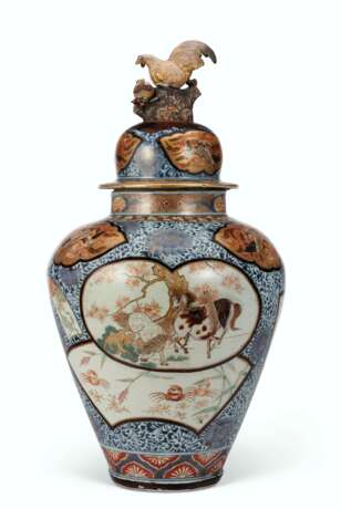 A JAPANESE IMARI VASE AND COVER - photo 1