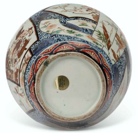 A JAPANESE IMARI VASE AND COVER - Foto 4