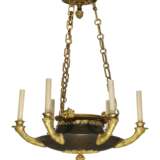 A NORTH EUROPEAN ORMOLU AND PATINATED BRONZE SIX-LIGHT CHANDELIER - Foto 2