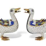 A PAIR OF CHINESE CLOISONNE ENAMEL DUCK-FORM INCENSE BURNERS - фото 1