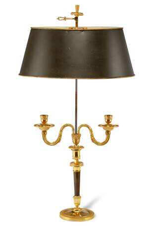 A DIRECTOIRE ORMOLU AND PATINATED-BRONZE TWO-LIGHT CANDELABRUM - Foto 2