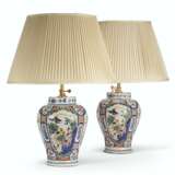 A PAIR OF DUTCH DELFT POLYCHROME VASES, MOUNTED AS LAMPS - фото 1