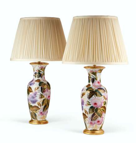 A PAIR OF FRENCH PORCELAIN LAMPS - photo 1