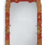 A PAIR OF NORTH GERMAN SCARLET AND GILT-JAPANNED MIRRORS - фото 2