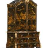 A DUTCH BLACK AND GILT-JAPANNED AND PARCEL-GILT CABINET-ON-CHEST - photo 3