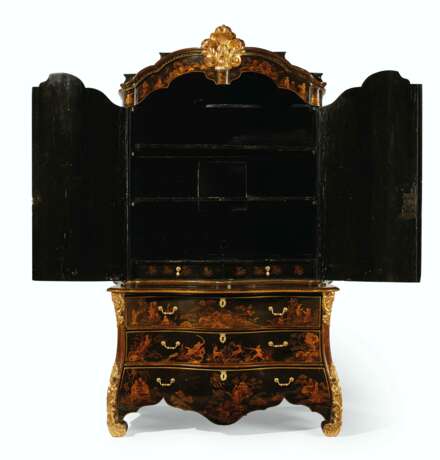 A DUTCH BLACK AND GILT-JAPANNED AND PARCEL-GILT CABINET-ON-CHEST - photo 4