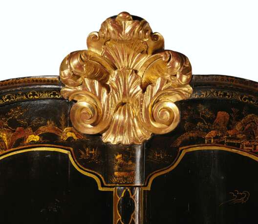 A DUTCH BLACK AND GILT-JAPANNED AND PARCEL-GILT CABINET-ON-CHEST - photo 5