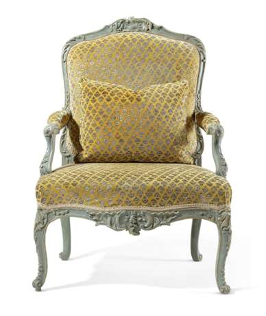 Cresson, Louis I. A PAIR OF LOUIS XV BLUE-PAINTED FAUTEUILS - фото 2