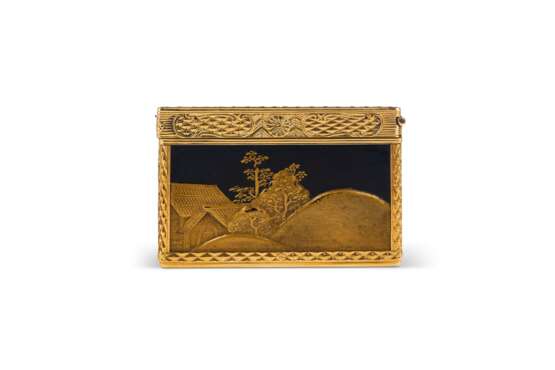 A LOUIS XV GOLD AND JAPANESE LACQUER SNUFF BOX - фото 5